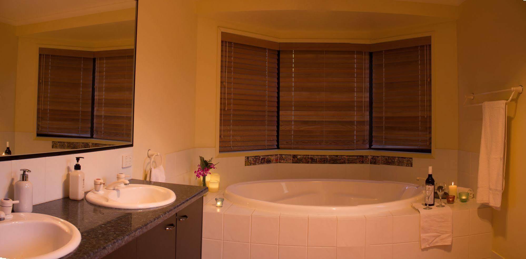 Noosa Edge Nudist Retreat Bed & Breakfast Doonan Exterior photo